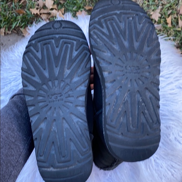 UGG BAILEY BUTTON TRIPLET SHEARLING BOOTS BLACK - Picture 9 of 14